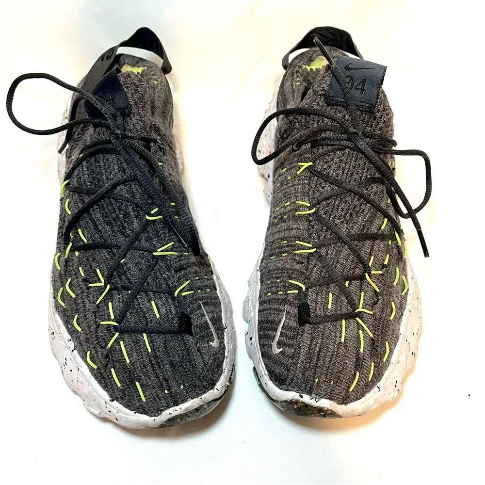 NIKE Space Hippie 04 Men’s Sneaker in Black/Volt - Picture 3 of 8